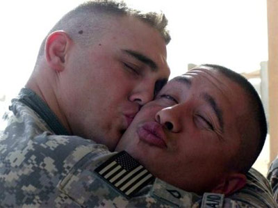 gay_military_kiss