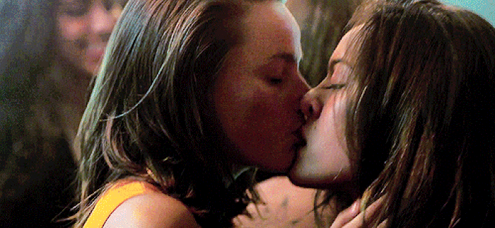 lezbejski poljubac