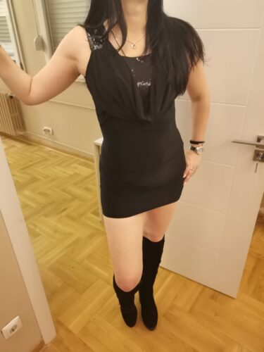 Ako želiš da se opustimo zajedno, pozovi me i dolazim. Crnkica 24 god. 169cm 58kg izražena guza, grudi 3-ka. Tel: 0649541651