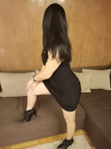 Ako želiš da se opustimo zajedno, pozovi me i dolazim. Crnkica 24 god. 169cm 58kg izražena guza, grudi 3-ka. Tel: 0649541651