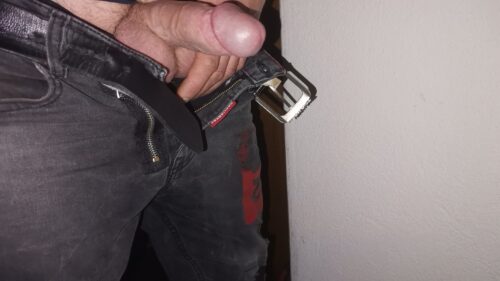 Muškarac (27) iz Novog Sada pruža diskretno druženje damama koje žele prijatno i opušteno društvo. Tel: 0652100656