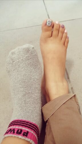 Foot fetish - masaža stopala za nju. Tražim devojku kojoj bih masirao stopala. Imam 25 godina, veoma sladak, iz Bg-a.  nsavicc1995@gmail.com