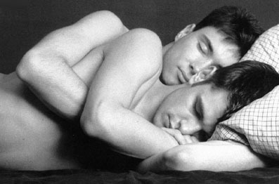 gejevi spavaju zajedno, spooning