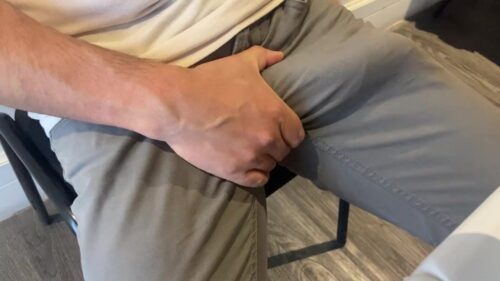 dignut kurac u pantalonama